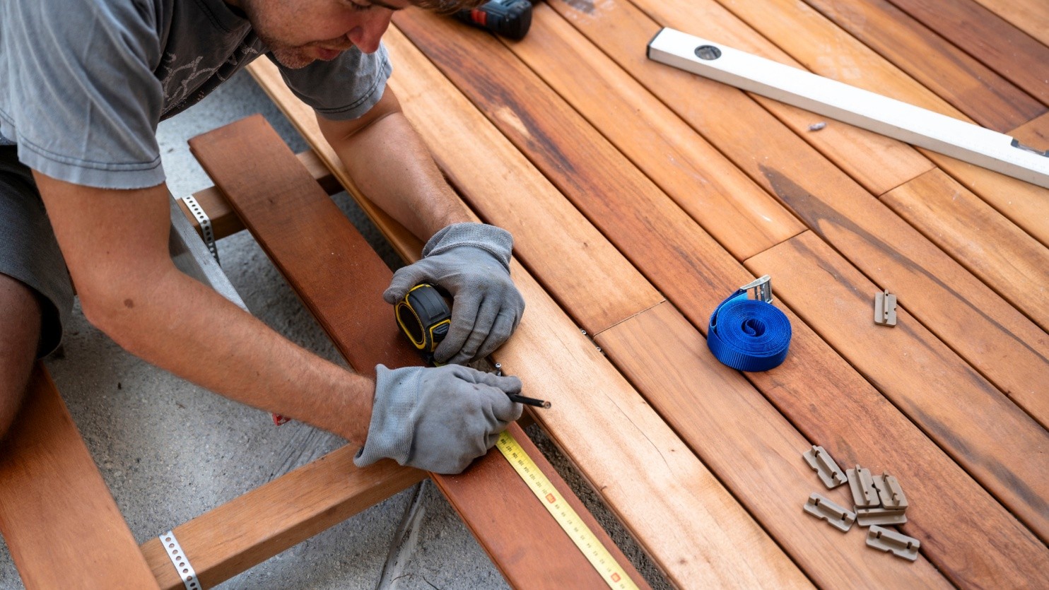 custom deck builder in Lenexa